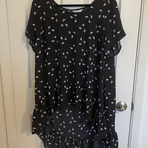 Pretty hi-low black top